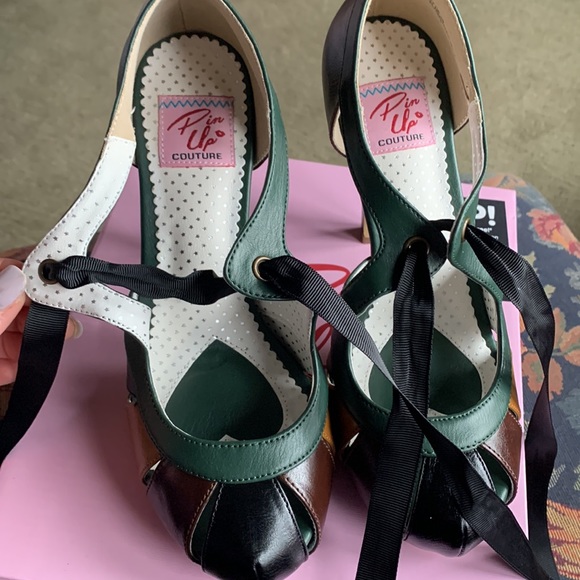 🎀👠Multi Colour Pin Up Pumps with Bow Detail 🎀👠 - Picture 9 of 11